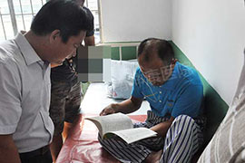 梦圆中秋:神康接来重度精神分裂症病人父亲来院过中秋