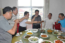 梦圆中秋:神康接来重度精神分裂症病人父亲来院过中秋