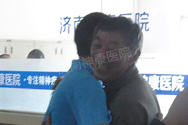 【梦圆中秋】 济南:失语六年不认爹 今夕变成“热”小伙