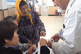 神康救助的摔锅砸碗打老母亲的张兆金变身“柔情汉”