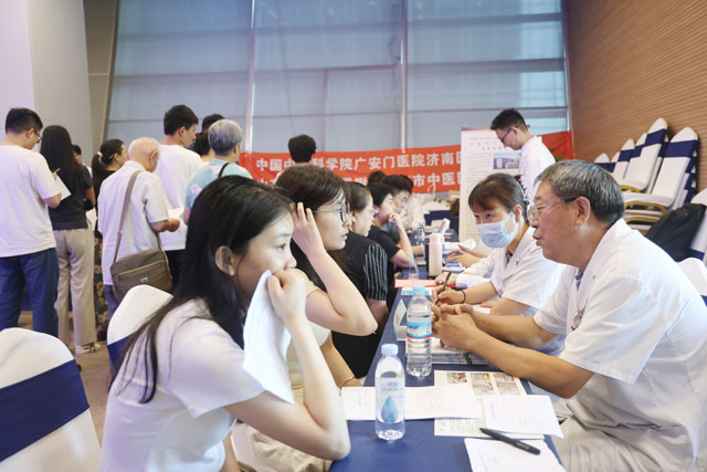 【神康动态】我院走进齐鲁制药开展“义诊暖心、健康同行”活动