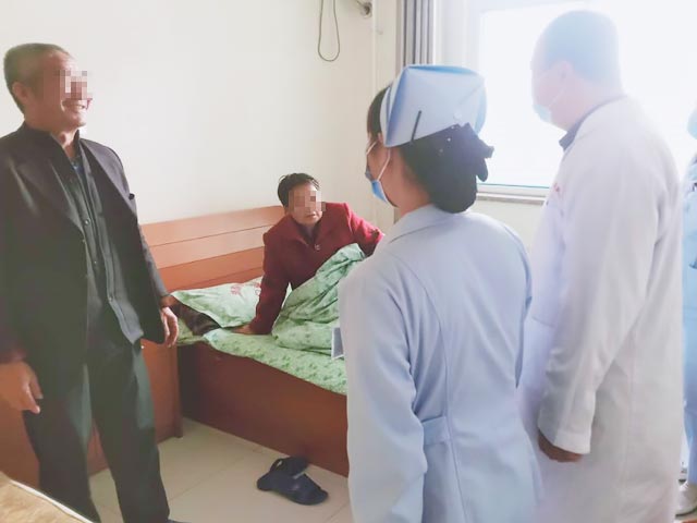 九九重阳敬老爱老--济南神康医院组织开展慰问病区老人活动