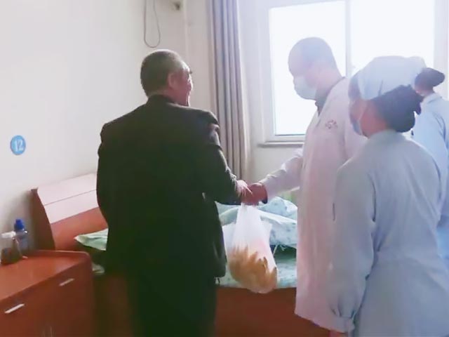 九九重阳敬老爱老--济南神康医院组织开展慰问病区老人活动